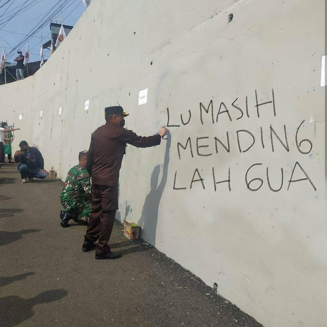 Meme Mural Walikota, TNI dan Aparat Polisi di Malang ini bikin ngakak guling-guling